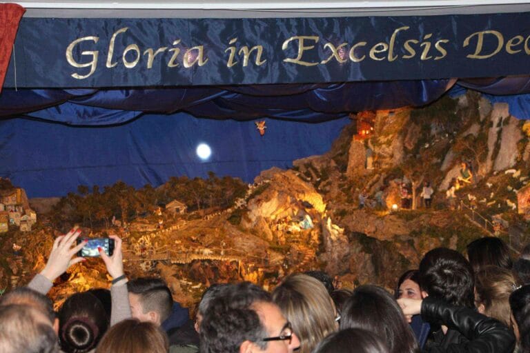 8) Giornata inaugurativa del nuovo presepe, anno 2014.